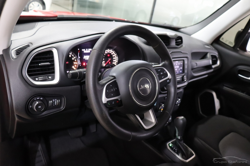 Foto do veículo JEEP RENEGADE 1.8 16V FLEX SPORT 4P AUTOMÁTICO 2019 76.524 KM 72.990,00