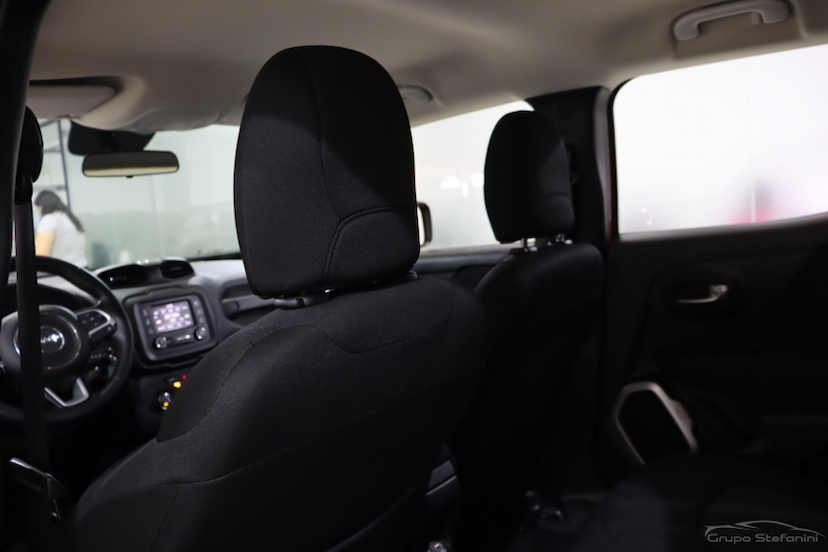 Foto do veículo JEEP RENEGADE 1.8 16V FLEX SPORT 4P AUTOMÁTICO 2019 76.524 KM 72.990,00