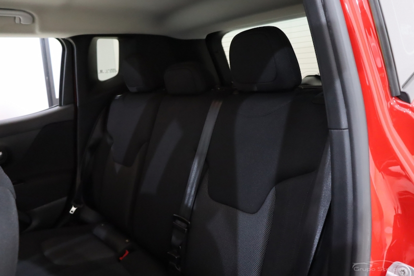 Foto do veículo JEEP RENEGADE 1.8 16V FLEX SPORT 4P AUTOMÁTICO 2019 76.524 KM 72.990,00