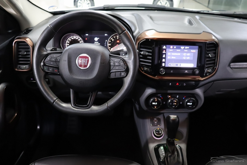 Foto do veículo FIAT TORO 2.0 16V TURBO DIESEL VOLCANO 4WD AT9 2021 55.356 KM 121.990,00