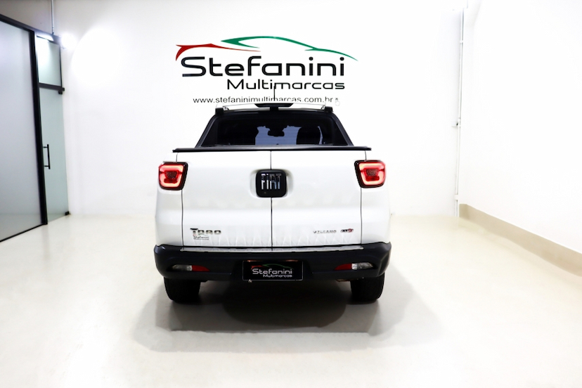 Foto do veículo FIAT TORO 2.0 16V TURBO DIESEL VOLCANO 4WD AT9 2021 55.356 KM 121.990,00