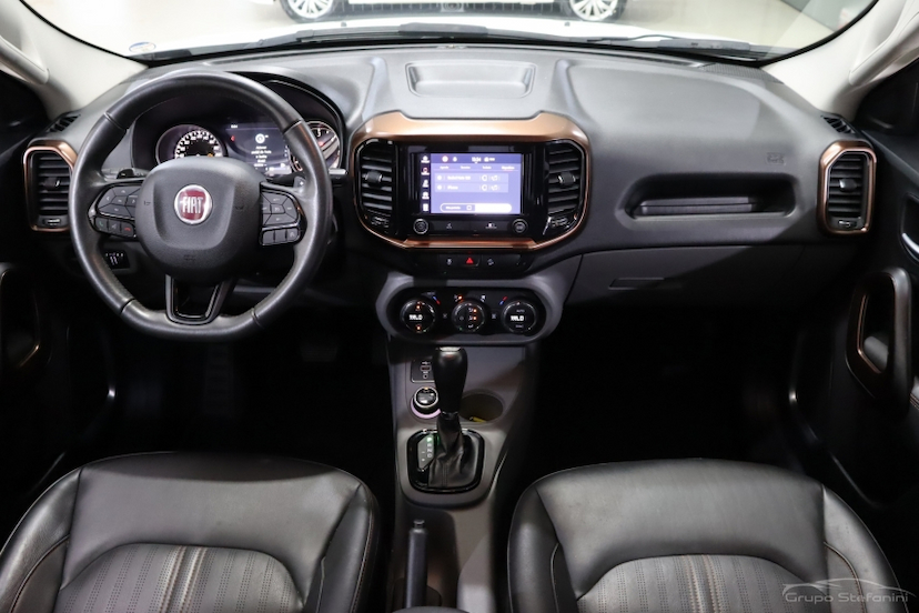 Foto do veículo FIAT TORO 2.0 16V TURBO DIESEL VOLCANO 4WD AT9 2021 55.356 KM 121.990,00