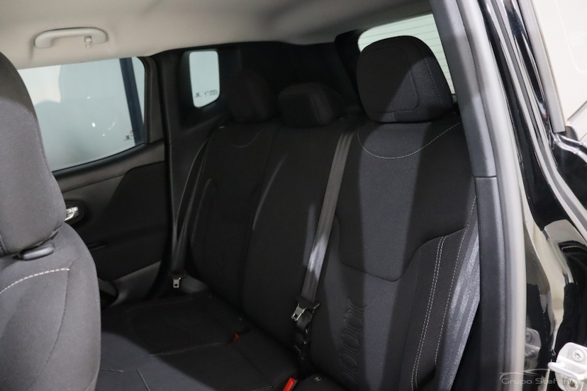 Foto do veículo JEEP RENEGADE 1.3 T270 TURBO FLEX AT6 2024 25.053 KM 106.990,00