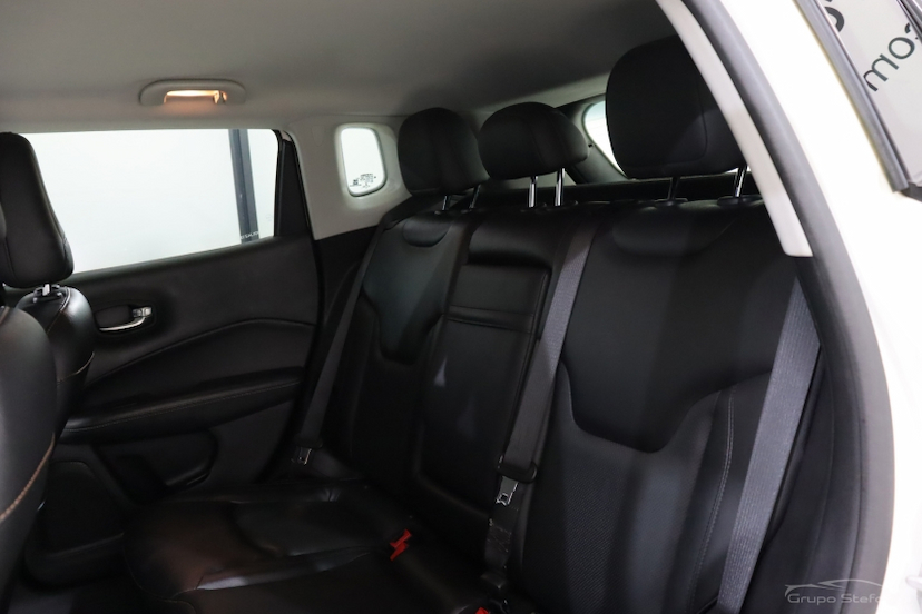 Foto do veículo JEEP COMPASS 2.0 16V DIESEL LONGITUDE 4X4 AUTOMÁTICO 2019 70.446 KM 108.990,00