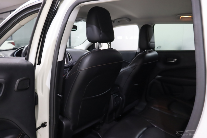 Foto do veículo JEEP COMPASS 2.0 16V DIESEL LONGITUDE 4X4 AUTOMÁTICO 2019 70.446 KM 108.990,00