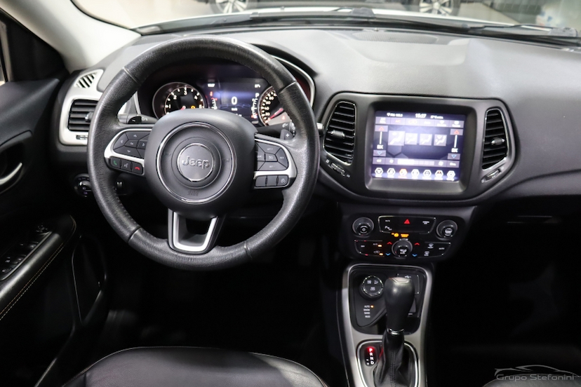 Foto do veículo JEEP COMPASS 2.0 16V DIESEL LONGITUDE 4X4 AUTOMÁTICO 2019 70.446 KM 108.990,00
