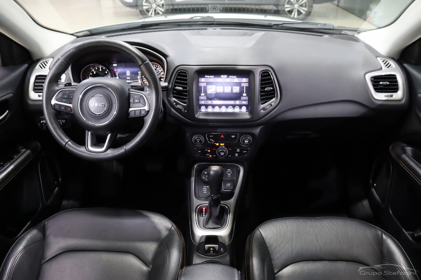 Foto do veículo JEEP COMPASS 2.0 16V DIESEL LONGITUDE 4X4 AUTOMÁTICO 2019 70.446 KM 108.990,00