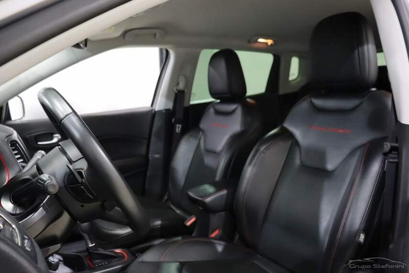 Foto do veículo JEEP COMPASS 2.0 16V DIESEL TRAILHAWK 4X4 AUTOMÁTICO 2021 46.682 KM 134.990,00