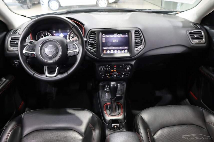 Foto do veículo JEEP COMPASS 2.0 16V DIESEL TRAILHAWK 4X4 AUTOMÁTICO 2021 46.682 KM 134.990,00