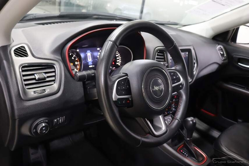Foto do veículo JEEP COMPASS 2.0 16V DIESEL TRAILHAWK 4X4 AUTOMÁTICO 2021 46.682 KM 134.990,00