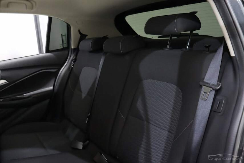 Foto do veículo CHEVROLET ONIX 1.0 TURBO FLEX LTZ AUTOMÁTICO 2024 24.428 KM 92.990,00