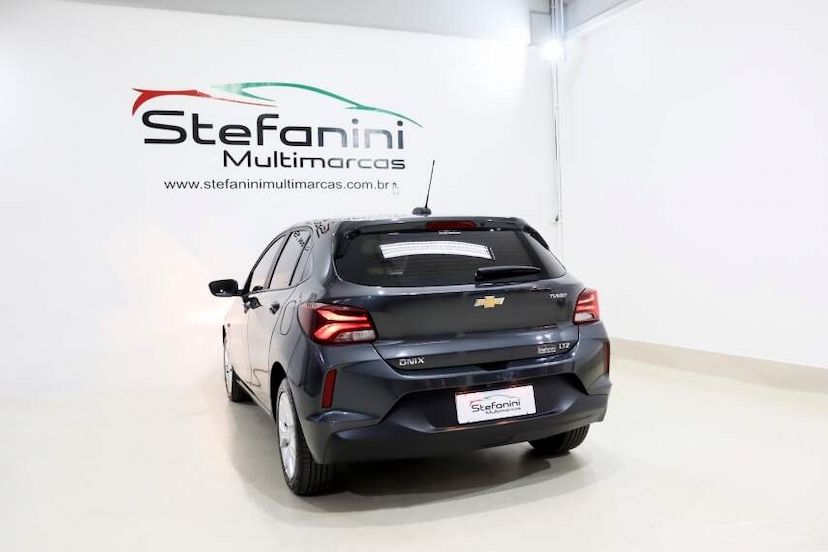 Foto do veículo CHEVROLET ONIX 1.0 TURBO FLEX LTZ AUTOMÁTICO 2024 24.428 KM 92.990,00