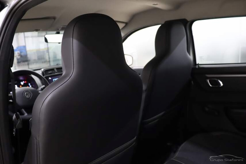 Foto do veículo RENAULT KWID 1.0 12V SCE FLEX OUTSIDER MANUAL 2024 48.807 KM 63.990,00