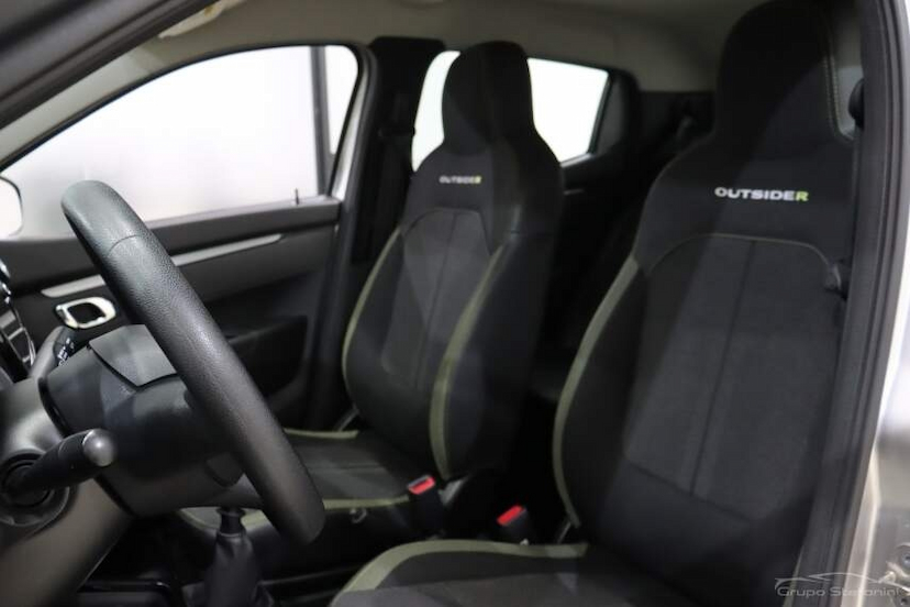 Foto do veículo RENAULT KWID 1.0 12V SCE FLEX OUTSIDER MANUAL 2024 48.807 KM 63.990,00
