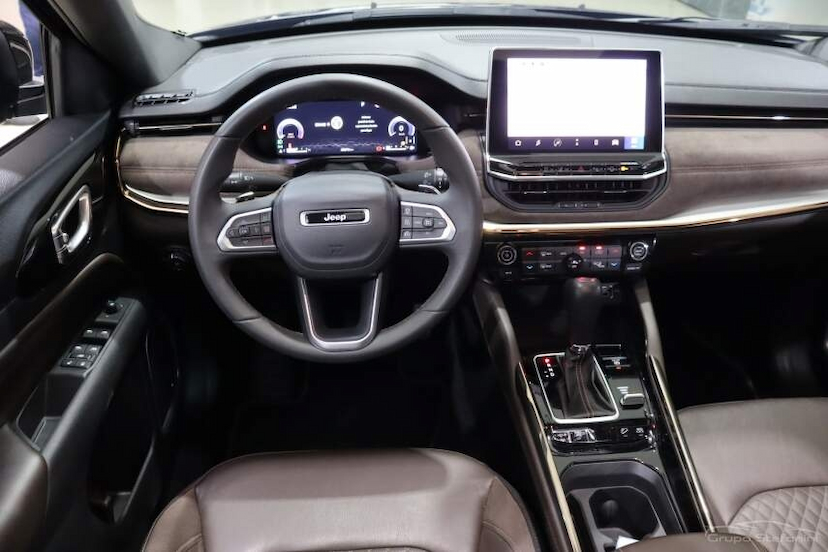Foto do veículo JEEP COMMANDER 2.0 TD380 TURBO DIESEL OVERLAND AT9 2023 45.073 KM 204.990,00