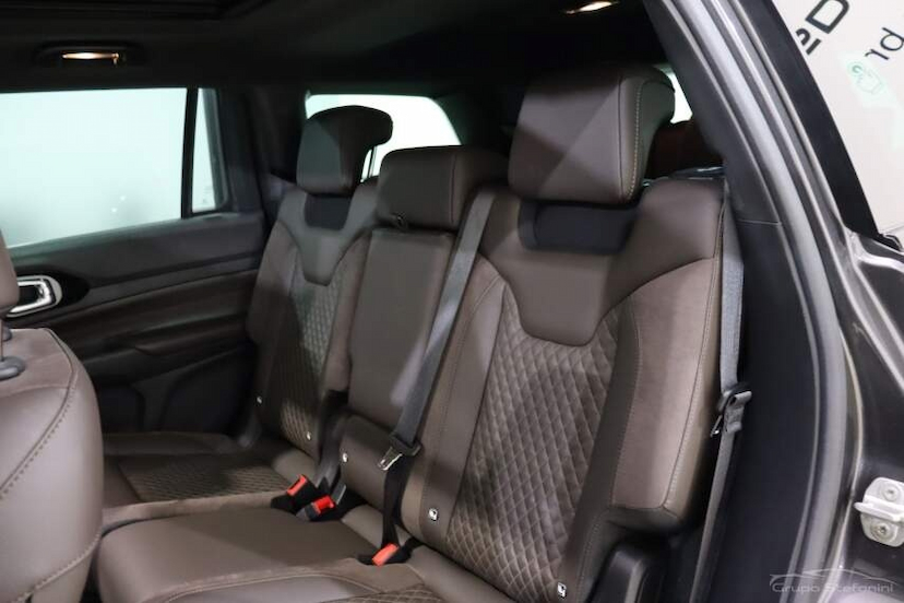 Foto do veículo JEEP COMMANDER 2.0 TD380 TURBO DIESEL OVERLAND AT9 2023 45.073 KM 204.990,00