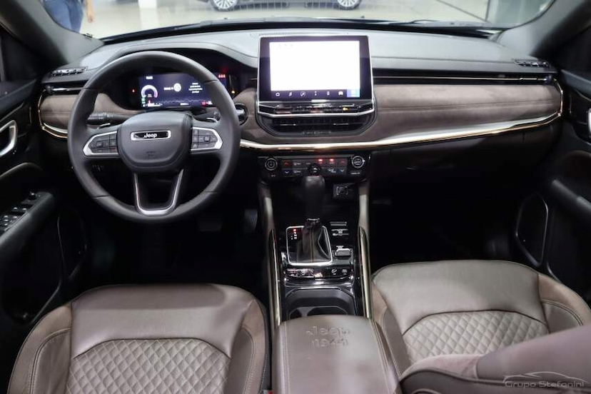 Foto do veículo JEEP COMMANDER 2.0 TD380 TURBO DIESEL OVERLAND AT9 2023 45.073 KM 204.990,00