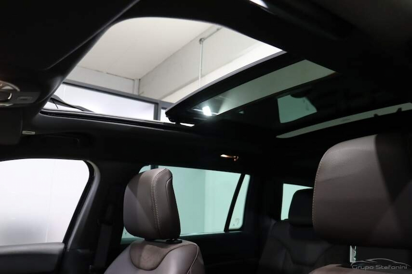 Foto do veículo JEEP COMMANDER 2.0 TD380 TURBO DIESEL OVERLAND AT9 2023 45.073 KM 204.990,00