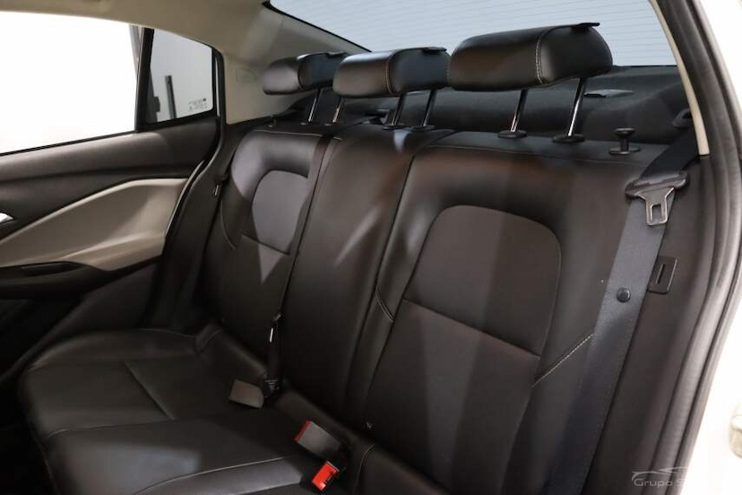 Foto do veículo CHEVROLET ONIX 1.0 TURBO FLEX PLUS PREMIER AUTOMÁTICO 2022 48.249 KM 84.990,00