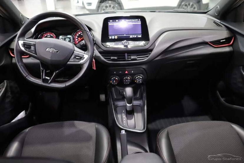 Foto do veículo CHEVROLET ONIX 1.0 TURBO FLEX RS AUTOMÁTICO 2024 19.981 KM 96.990,00