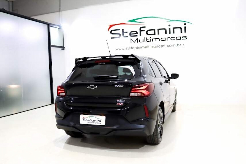 Foto do veículo CHEVROLET ONIX 1.0 TURBO FLEX RS AUTOMÁTICO 2024 19.981 KM 96.990,00