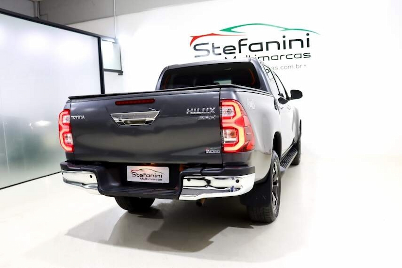 Foto do veículo TOYOTA HILUX 2.8 D-4D TURBO DIESEL CD SRX 4X4 AUTOMÁTICO 2022 84.402 KM 242.990,00