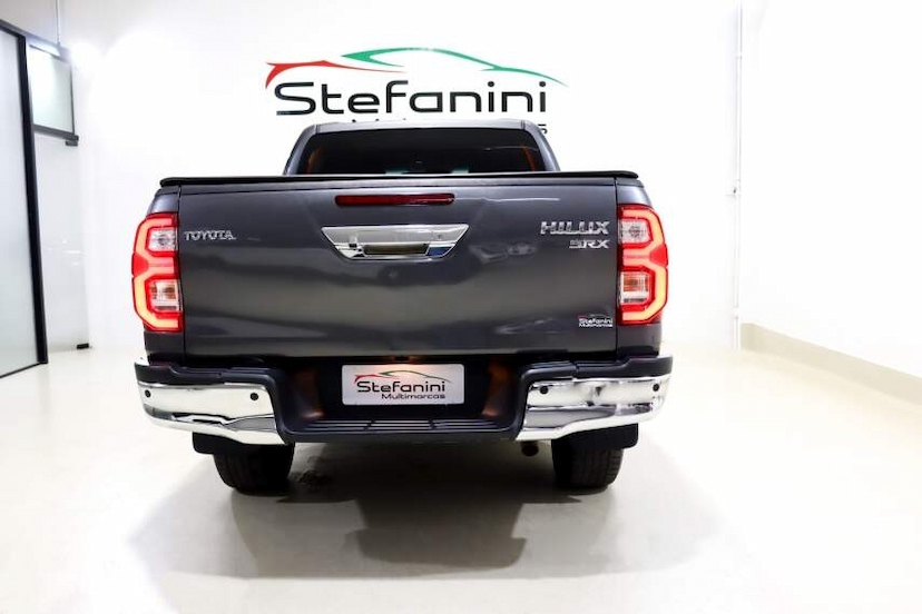 Foto do veículo TOYOTA HILUX 2.8 D-4D TURBO DIESEL CD SRX 4X4 AUTOMÁTICO 2022 84.402 KM 242.990,00