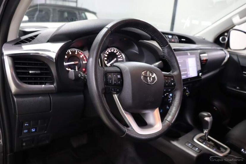 Foto do veículo TOYOTA HILUX 2.8 D-4D TURBO DIESEL CD SRX 4X4 AUTOMÁTICO 2022 84.402 KM 242.990,00