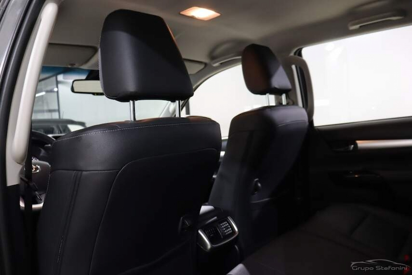 Foto do veículo TOYOTA HILUX 2.8 D-4D TURBO DIESEL CD SRX 4X4 AUTOMÁTICO 2022 84.402 KM 242.990,00