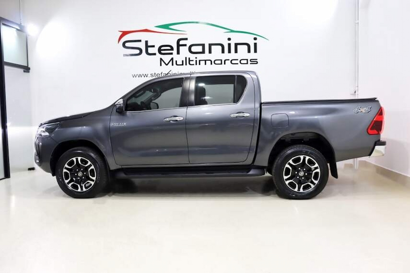Foto do veículo TOYOTA HILUX 2.8 D-4D TURBO DIESEL CD SRX 4X4 AUTOMÁTICO 2022 84.402 KM 242.990,00