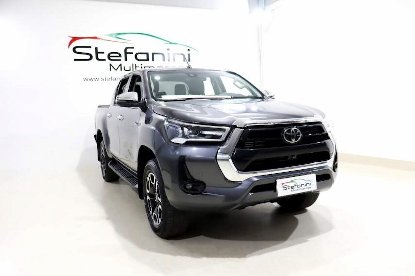 Foto do veículo TOYOTA HILUX 2.8 D-4D TURBO DIESEL CD SRX 4X4 AUTOMÁTICO 2022 84.402 KM 242.990,00