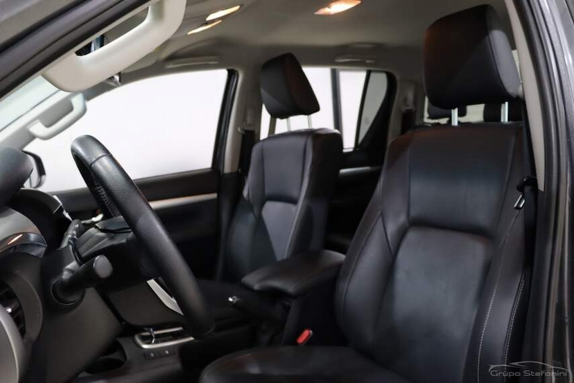 Foto do veículo TOYOTA HILUX 2.8 D-4D TURBO DIESEL CD SRX 4X4 AUTOMÁTICO 2022 84.402 KM 242.990,00