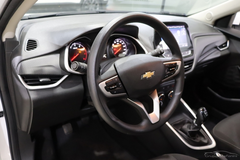 Foto do veículo CHEVROLET ONIX 1.0 TURBO FLEX PLUS LT MANUAL 2023 70.009 KM 79.990,00