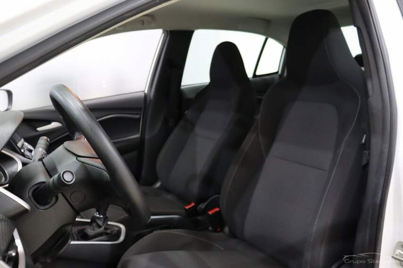 Foto do veículo CHEVROLET ONIX 1.0 TURBO FLEX PLUS LT MANUAL 2023 70.009 KM 79.990,00