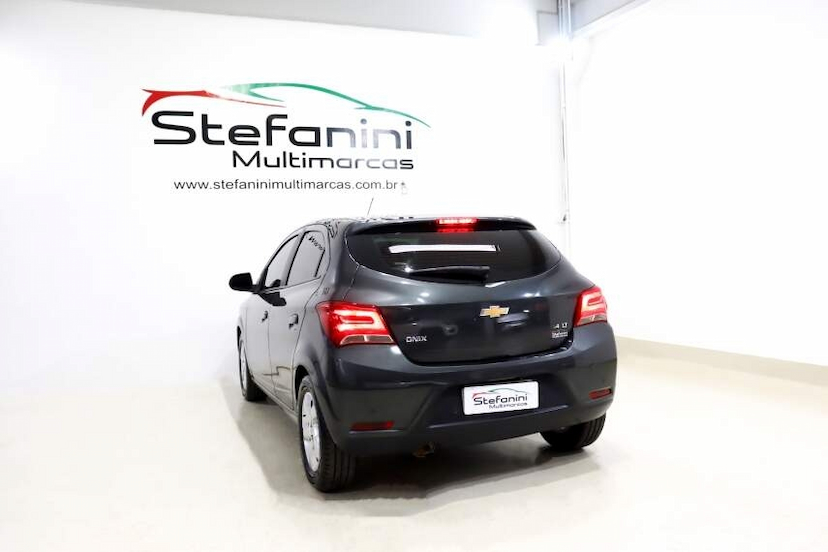 Foto do veículo CHEVROLET ONIX 1.4 MPFI LT 8V FLEX 4P MANUAL 2019 88.081 KM 59.990,00