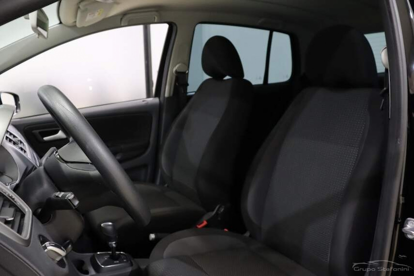 Foto do veículo VOLKSWAGEN FOX 1.6 MSI TOTAL FLEX CONNECT 4P I-MOTION 2019 67.227 KM 57.990,00