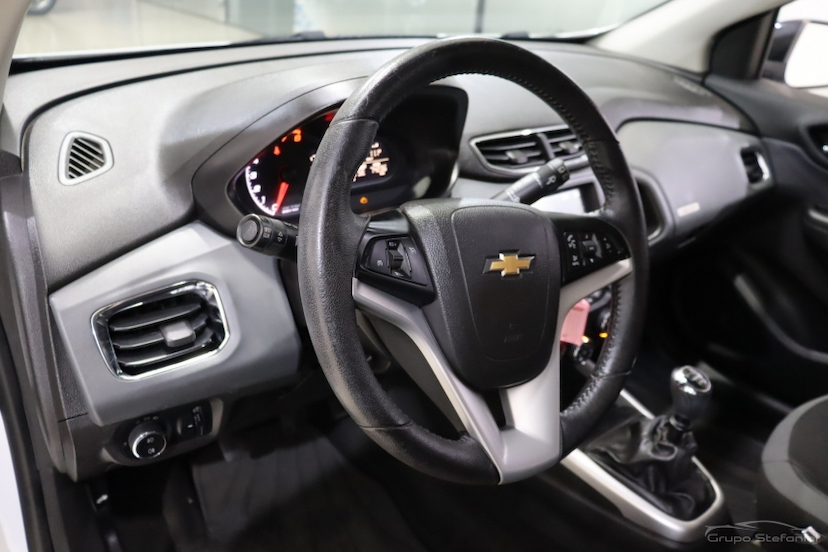 Foto do veículo CHEVROLET ONIX 1.4 MPFI ACTIV 8V FLEX 4P MANUAL 2019 74.236 KM 66.990,00