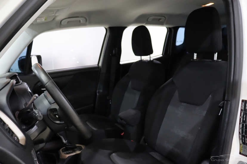 Foto do veículo JEEP RENEGADE 1.8 16V FLEX 4P AUTOMÁTICO 2017 74.227 KM 67.990,00