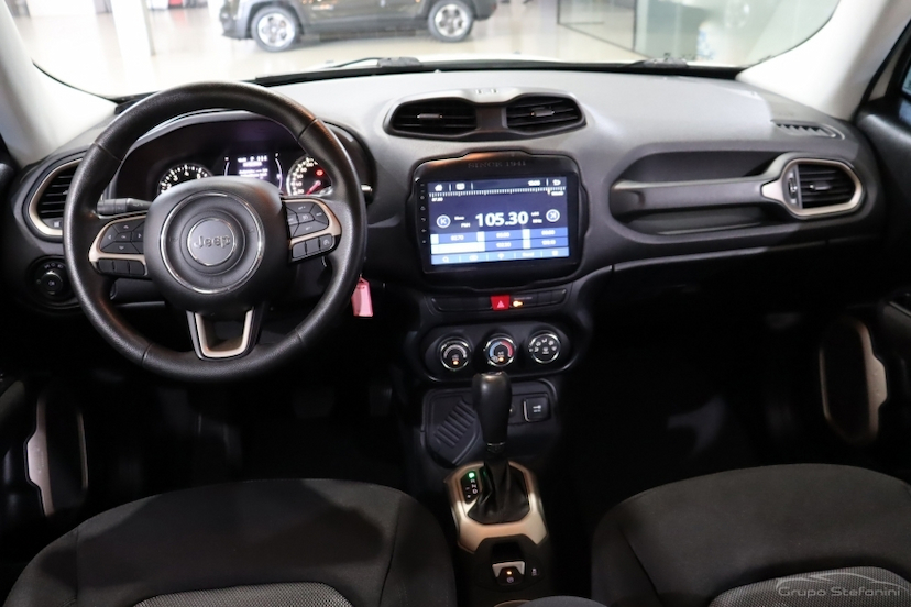 Foto do veículo JEEP RENEGADE 1.8 16V FLEX 4P AUTOMÁTICO 2017 74.227 KM 67.990,00