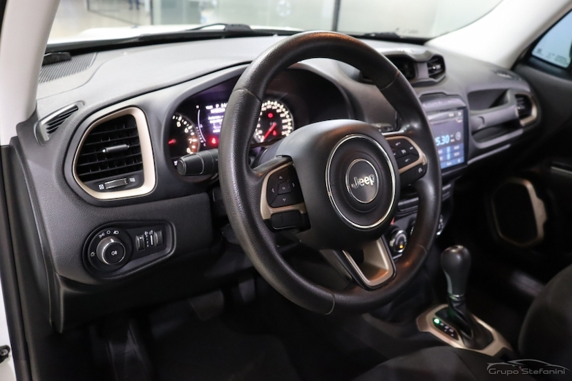 Foto do veículo JEEP RENEGADE 1.8 16V FLEX 4P AUTOMÁTICO 2017 74.227 KM 67.990,00