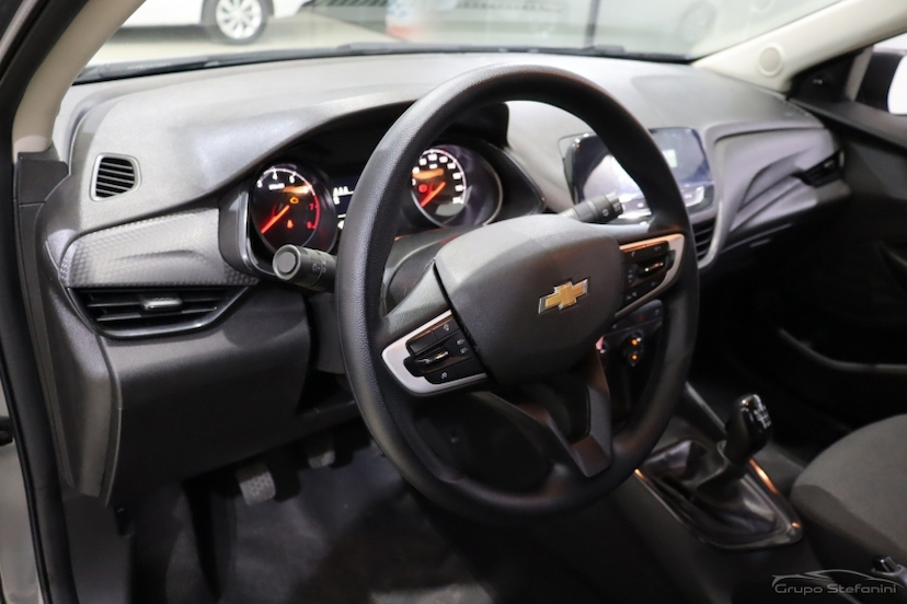 Foto do veículo CHEVROLET ONIX 1.0 FLEX MANUAL 2022 51.413 KM 70.990,00