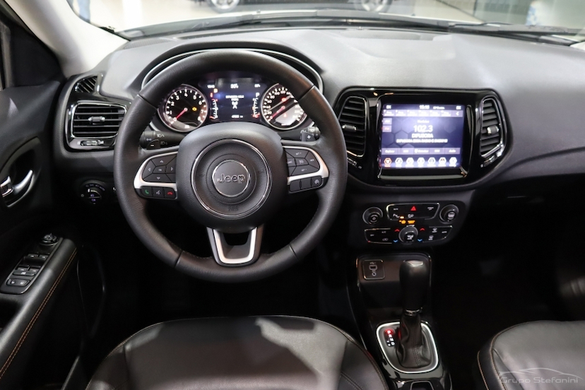Foto do veículo JEEP COMPASS 2.0 16V FLEX LIMITED AUTOMÁTICO 2020 47.306 KM 112.990,00