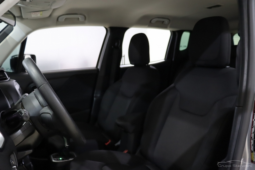 Foto do veículo JEEP RENEGADE 1.8 16V FLEX 4P AUTOMÁTICO 2021 71.307 KM 77.990,00