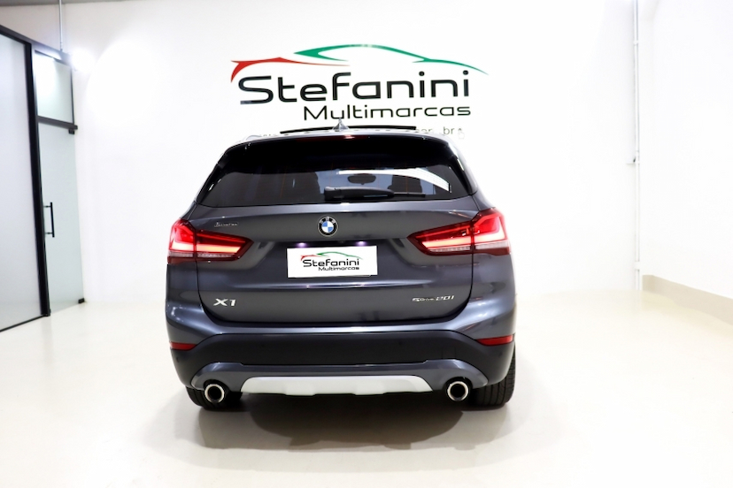 Foto do veículo BMW X1 2.0 16V TURBO ACTIVEFLEX SDRIVE20I X-LINE 4P AUTOMÁTICO 2022 61.595 KM 194.990,00