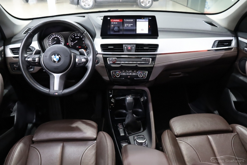 Foto do veículo BMW X1 2.0 16V TURBO ACTIVEFLEX SDRIVE20I X-LINE 4P AUTOMÁTICO 2022 61.595 KM 194.990,00