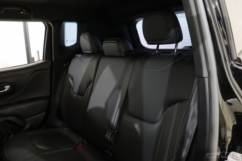 Foto do veículo JEEP RENEGADE 1.3 T270 TURBO FLEX S 4X4 AT9 2022 46.703 KM 118.990,00