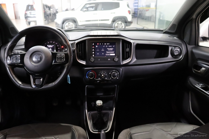 Foto do veículo FIAT STRADA 1.3 FIREFLY FLEX VOLCANO CD MANUAL 2021 35.964 KM 96.990,00