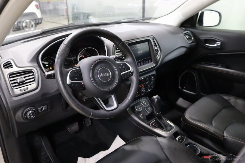 Foto do veículo JEEP COMPASS 2.0 16V DIESEL LONGITUDE 4X4 AUTOMÁTICO 2018 68.913 KM 101.990,00