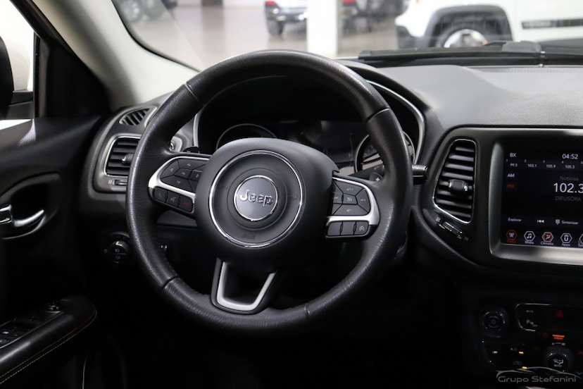 Foto do veículo JEEP COMPASS 2.0 16V DIESEL LONGITUDE 4X4 AUTOMÁTICO 2018 68.913 KM 101.990,00