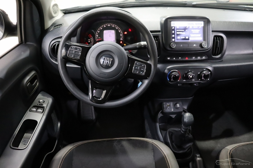 Foto do veículo FIAT MOBI 1.0 EVO FLEX TREKKING MANUAL 2023 977 KM 69.990,00